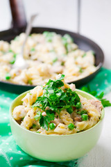 pasta with green peas, tuna  and creamy sauce