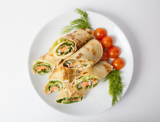 Salmon spring rolls