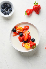 cereals with yogurt and berry