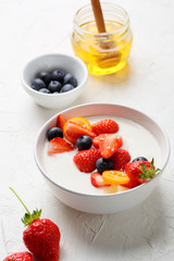 granola with yogurt and berry