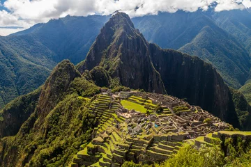 Cercles muraux Machu Picchu Ruines de Machu Picchu d& 39 en haut, montagne de Wayna Picchu à l& 39 arrière-plan, Pérou