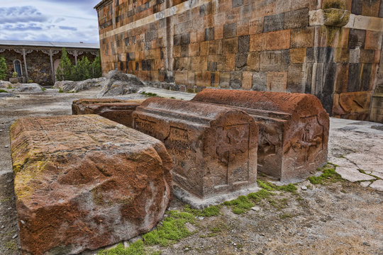 ancient graves at temple walls i