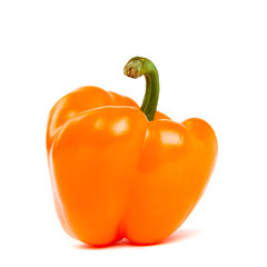 orange paprika isolerad mot vitt