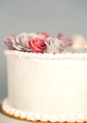 Obraz na płótnie Canvas Wedding cake with roses.
