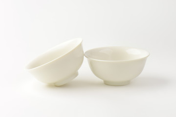 two white bowls