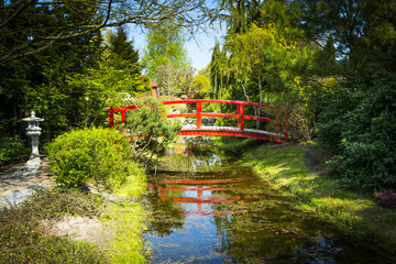 Panele Szklane Podświetlane  Drewniany most w ogrodzie japońskim