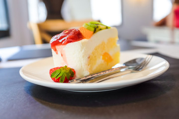 Fresh fruits whip cream cake