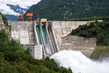 Store enrouleur sans perçage Barrage Centrale hydroélectrique près du lac Basum Tso au Tibet, Chine