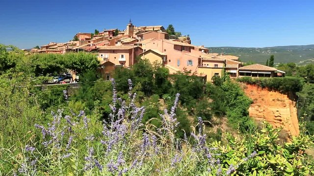 Roussillon et ses falaises d'ocre