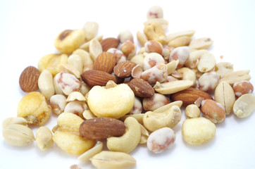 ミックスナッツ　白背景