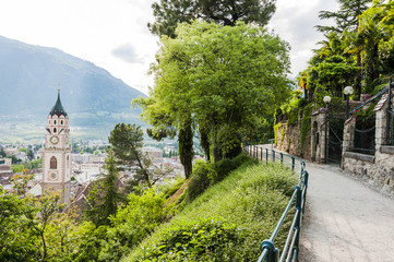 Meran, Altstadt, Stadt, St. Nikolaus, Kirche, Tappeinerweg, Tappeiner, Tappeiner Promenade, Wanderweg, Spazierweg, Vinschgau, Südtirol, Italien, Frühling, Sommer