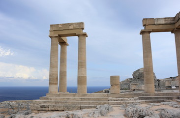 Obraz premium Columns of the Hellenistic stoa. Acropolis of Lindos. Rhodes, Greece.