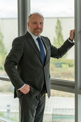 Fototapeta premium Mann im Anzug