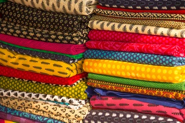 Keuken spatwand met foto Beautiful colorful fabrics and textures of India. © cbphotoart