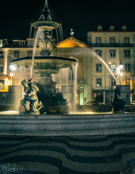 fountain lisbon at night
