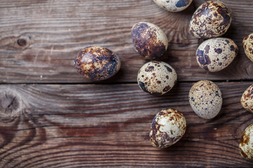 Fototapeta na wymiar Group of quail eggs on thewooden background