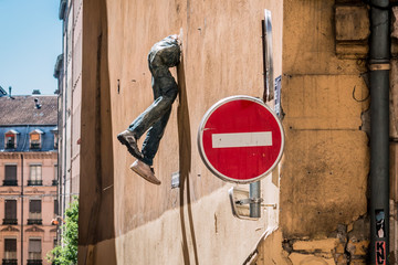 Street Art Rue de l'Abbé Rozier, dans le quartier de la Croix-Rousse © Gerald Villena