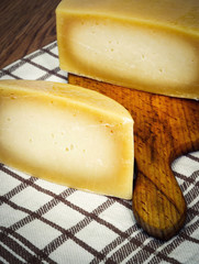 detail on round slicing cheese
