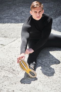 Portrait of an athlete performing the workout