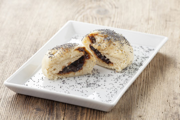 österreichische Germknödel mit Marmelade