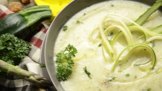 Cucurbita pepo Asparagus officinalis Gartenk&uuml;rbis Zucchine Courges Asparagi Dynia zwyczajna Тыква обыкновенная crema Zucchini Gem&uuml;sespargel Esp&aacute;rrago Szparag lekarski Cr&egrave;me Spargelcreme