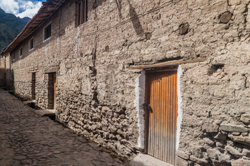 Fototapeta premium One of ancient houses of Ollantaytambo village, Sacred Valley of Incas, Peru