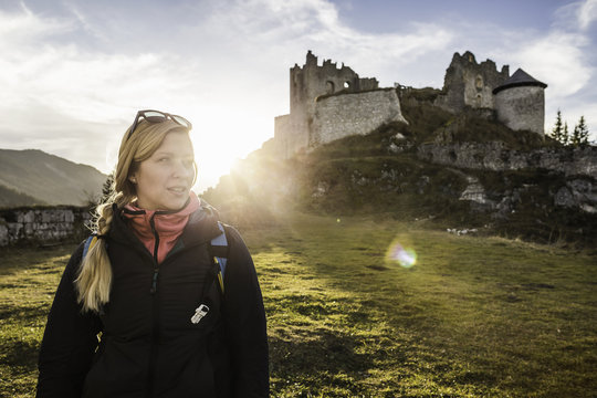 Young female hiker in front of Ehrenberg castle ruins, Reutte, Tyrol, Austria