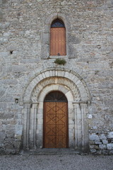 Fototapeta na wymiar Porche de l'Eglise: Saint-Pierre-Eglise