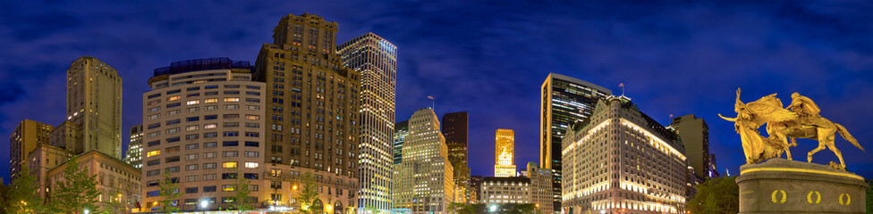 Fototapeta na wymiar 5th Avenue panorama at dusk, Manhattan, New York City