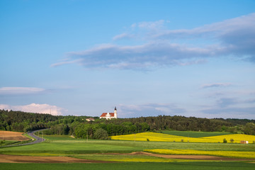 Blick auf Kirche in Maria Dreieichen