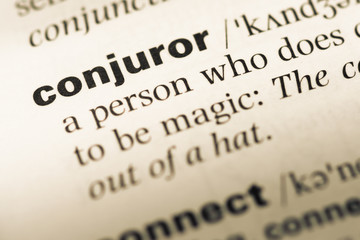 Obraz premium Close up of old English dictionary page with word conjuror