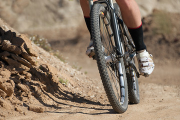 Naklejka premium Downhill mountain bike on dirt road