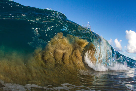 Barrelling wave, Hawaii, USA