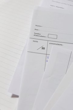 Examens &agrave; l'universit&eacute;. Plusieurs copies blanches synonyme de stress des examens