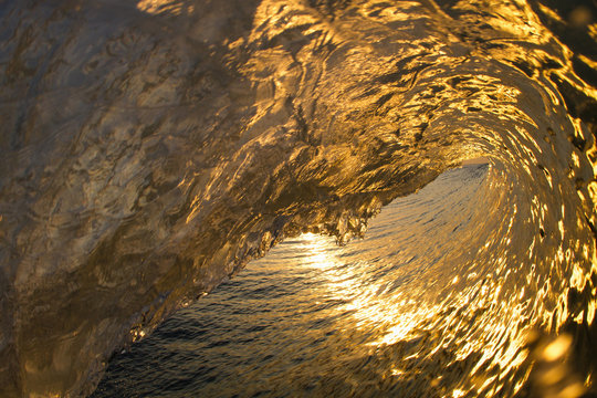 Barrelling wave, Hawaii, USA