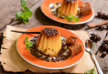 Panna cotta with caramel suce and chocolate flakes