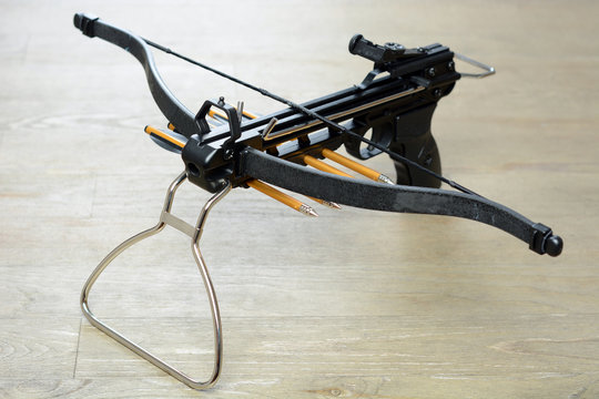 Armbrust als Bogenwaffe mit Pfeil oder Bolzen