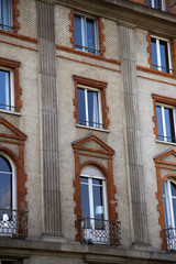 Fototapeta na wymiar Authentic Paris building, France