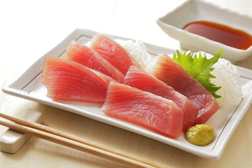 まぐろの刺身　 Sliced raw yellow fin tuna