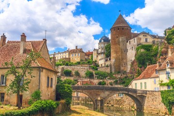 Fototapeta na wymiar Picturesque medieval town of Semur en Auxois