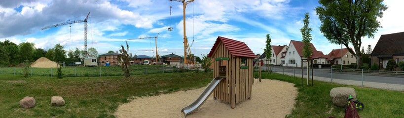 Spielplatz mit Klettergerüsten