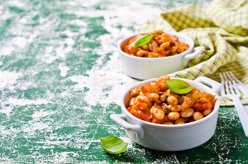 Baked beans in sauce