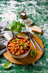 Baked beans in sauce