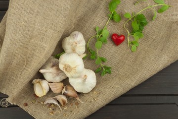 Superfood garlic. Domestic cultivation garlic. Traditional natural cure for blood pressure and flu. Garlic on the kitchen table. garlic bulbs

