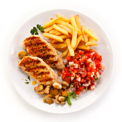 Grilled chicken fillet and vegetables