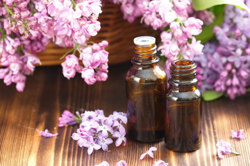 Obraz na płótnie Canvas Lilac essential aroma oil