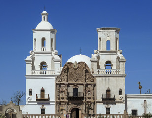 the san xavier del bac mission in tucson arizona