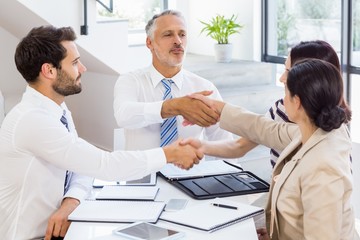 Obraz premium Workers are holding their hands 