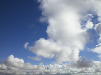 Obraz premium białe i szare chmury