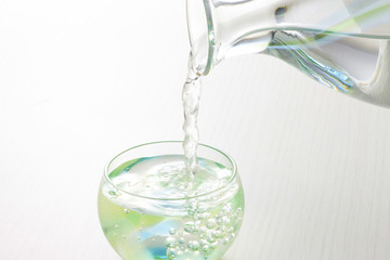 きれいな色をした徳利とお猪口